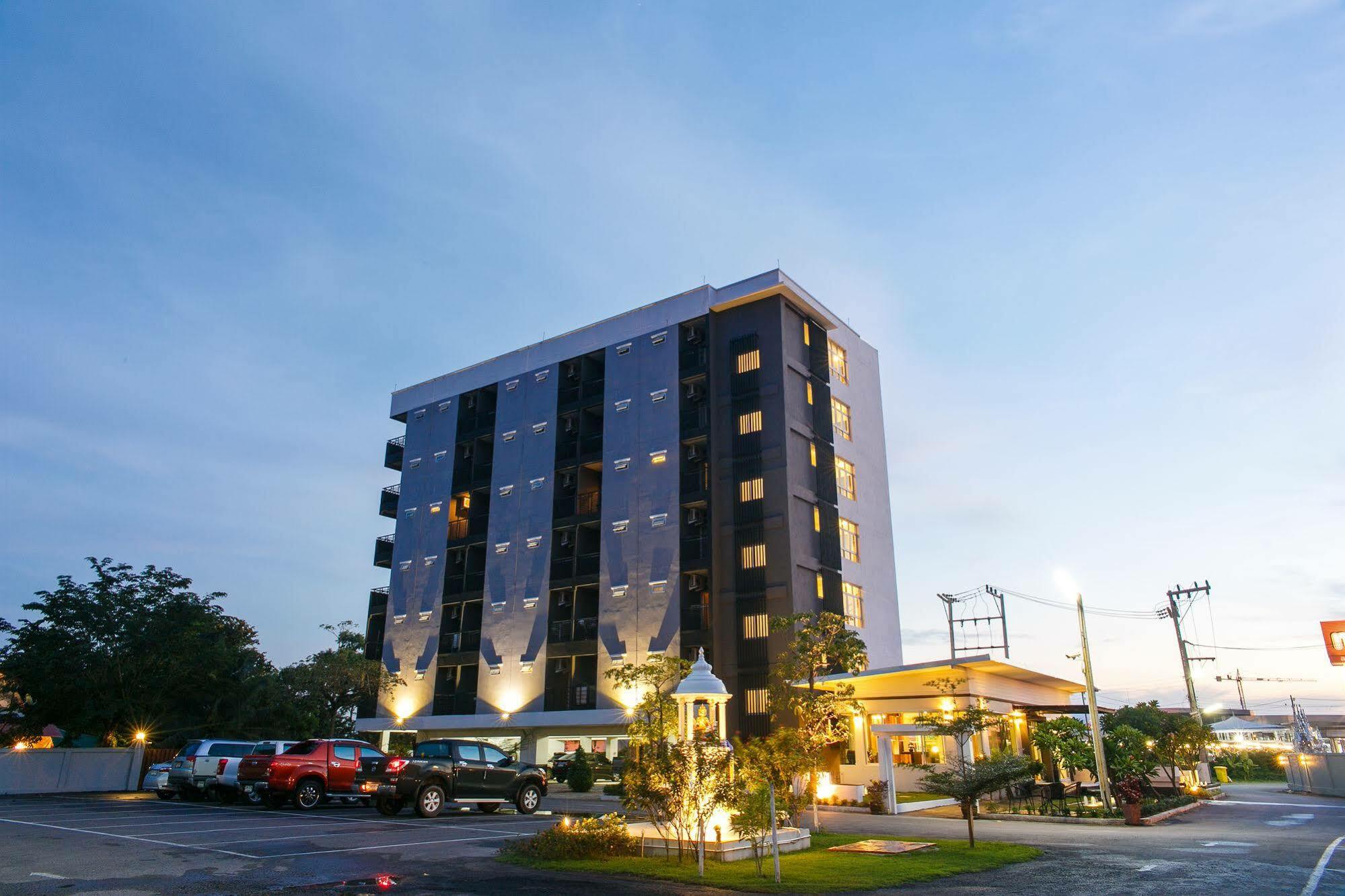 The Zenery Hotel Lampang Extérieur photo